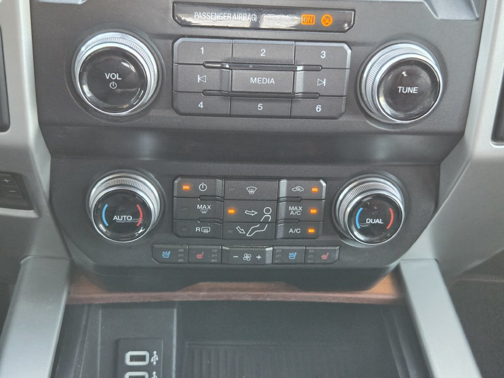 Used 2019 Ford F350 King Ranch w/ King Ranch Ultimate Package AWD/4WD image 18