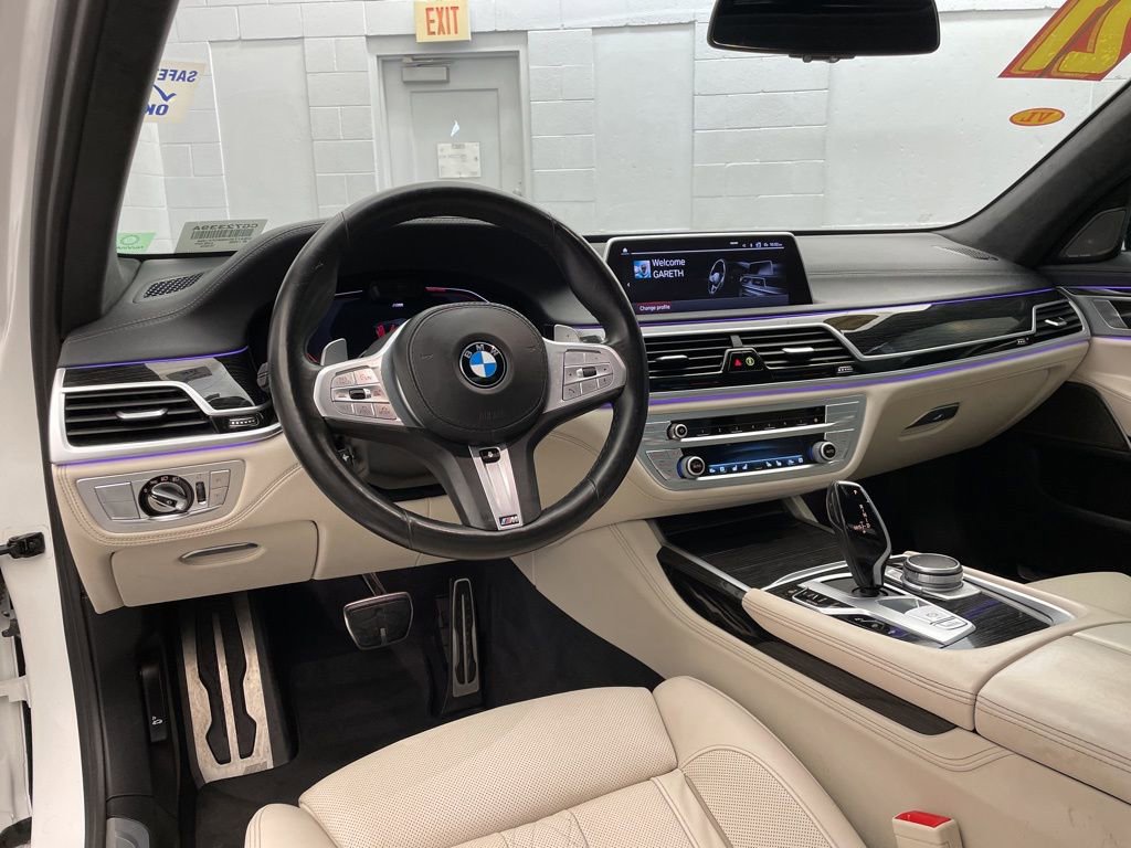 Used 2021 BMW 740i w/ M Sport Package RWD image 11