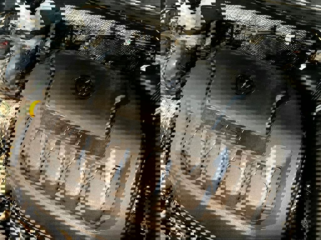 Used 2024 Volkswagen Tiguan SE image 33