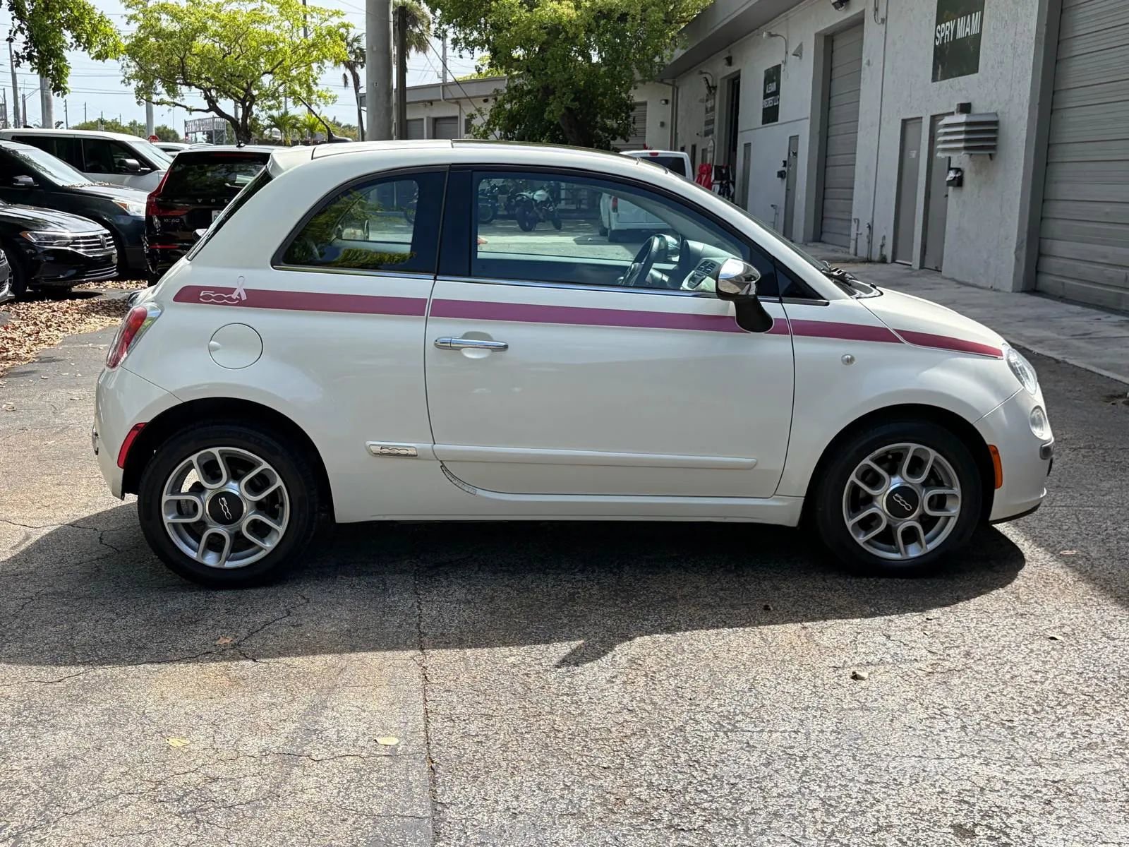 Used 2012 FIAT 500 Lounge w/ Pink Ribbon Special Edition image 11