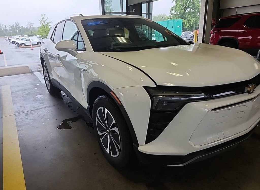 Used 2024 Chevrolet Blazer EV LT AWD/4WD image 3