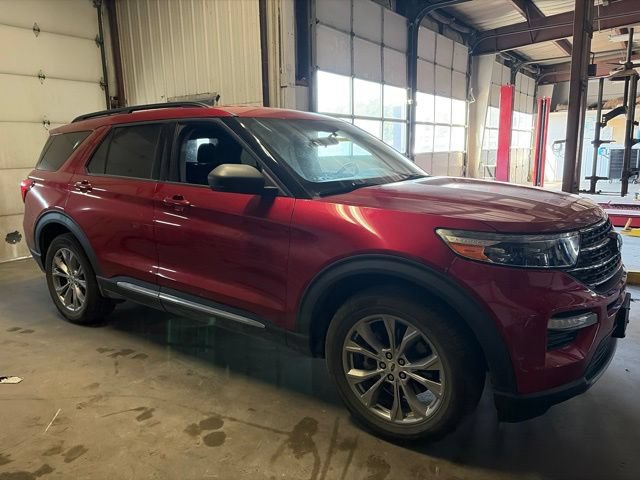 Used 2021 Ford Explorer XLT w/ Equipment Group 202A AWD/4WD image 3