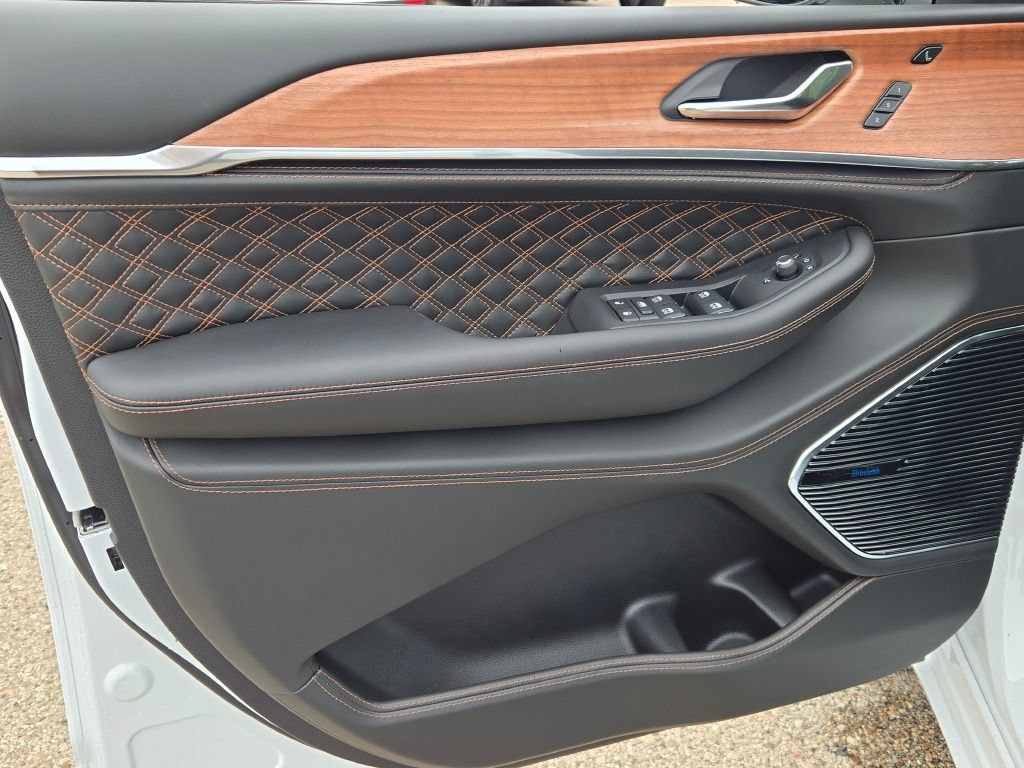 New 2027 Jeep Grand Cherokee Summit AWD/4WD image 34