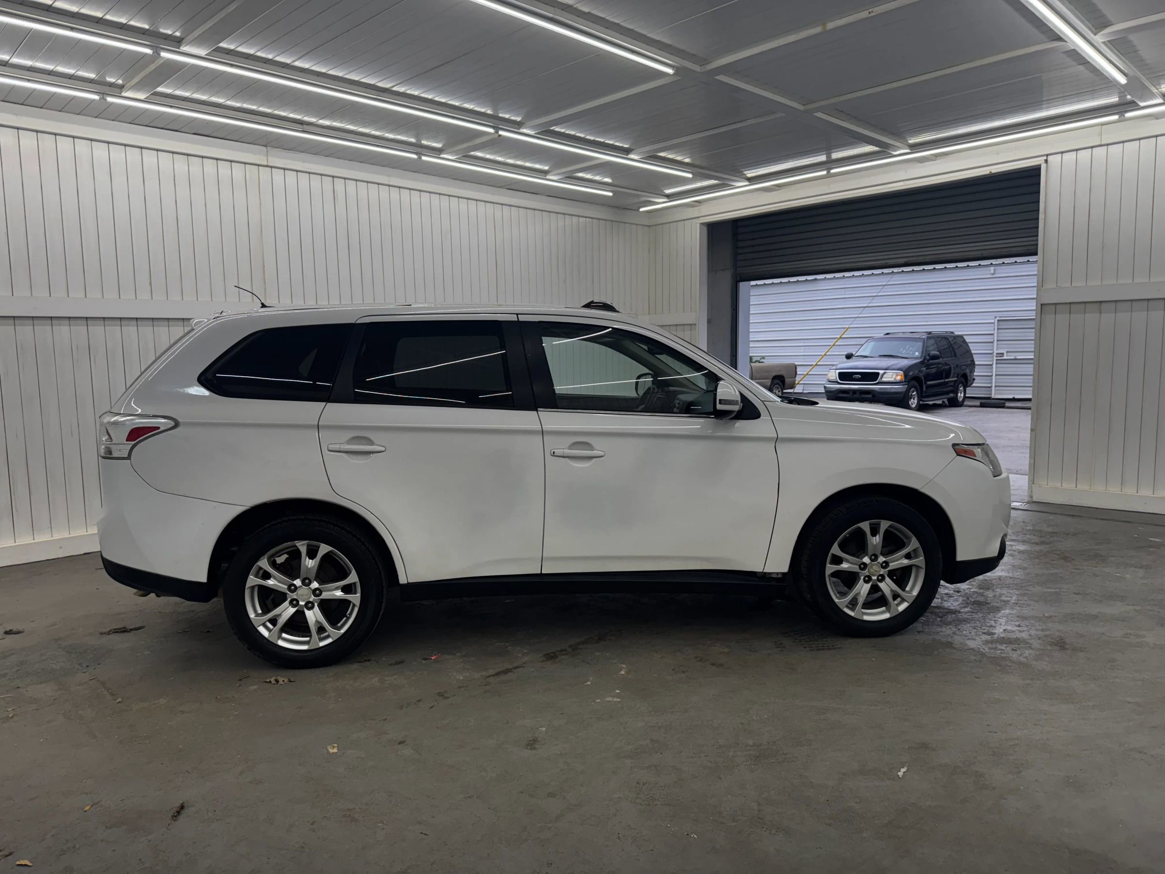 Used 2014 Mitsubishi Outlander SE image 4