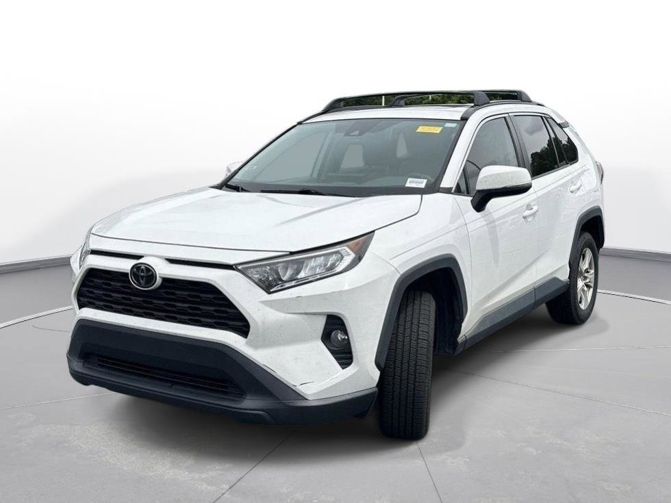 Used 2019 Toyota RAV4 XLE w/ Convenience Package FWD image 2