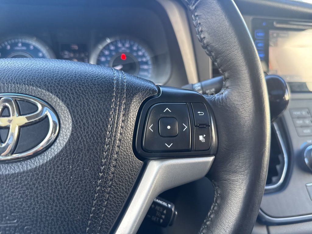 Used 2017 Toyota Sienna XLE image 25