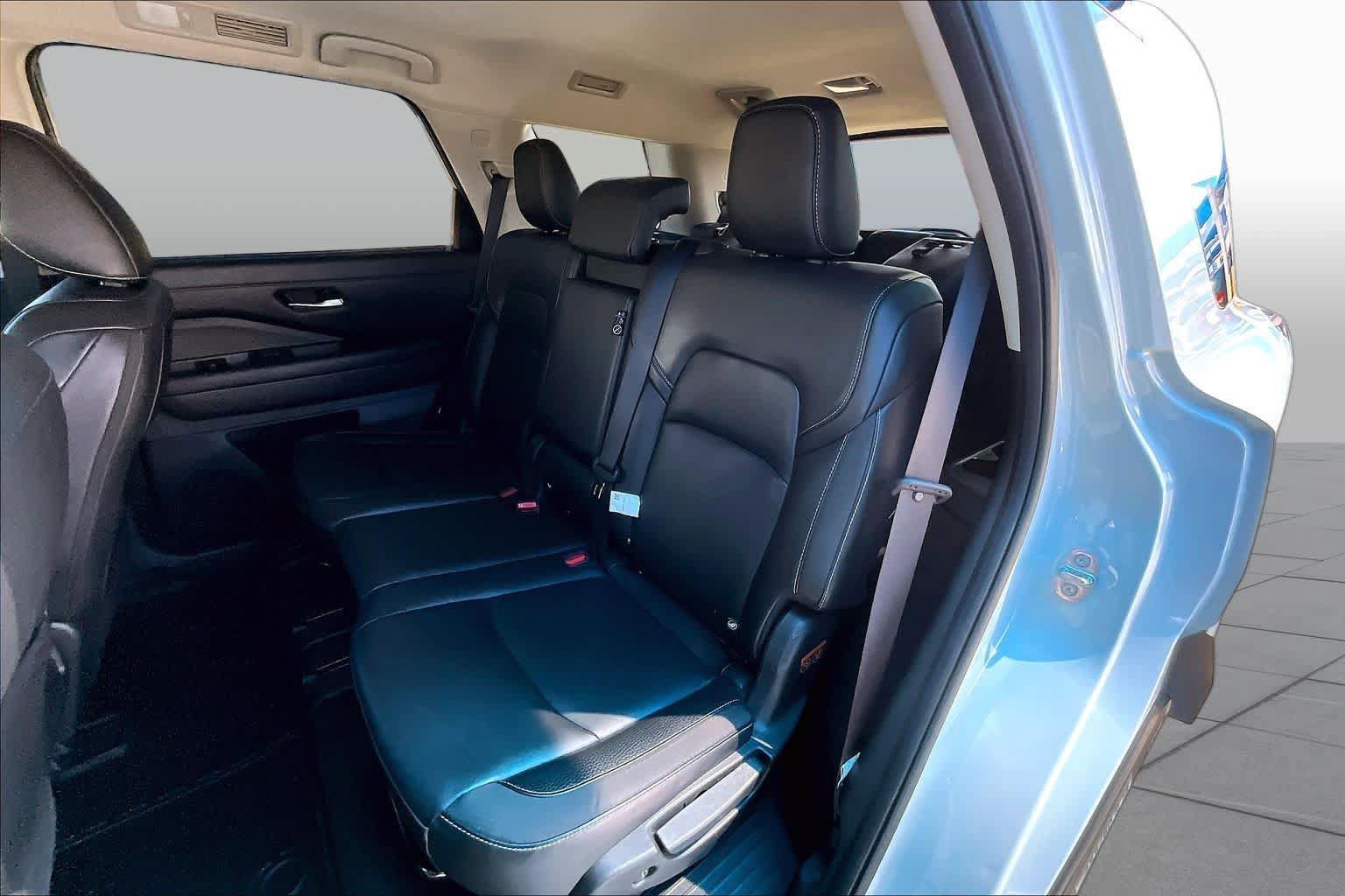 Used 2023 Nissan Pathfinder SL w/ Lighting Package (N92) FWD image 20