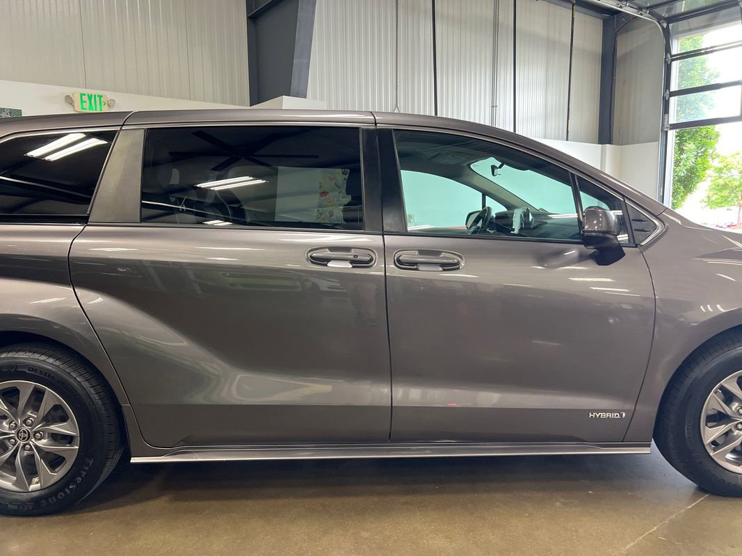 Used 2021 Toyota Sienna LE image 65