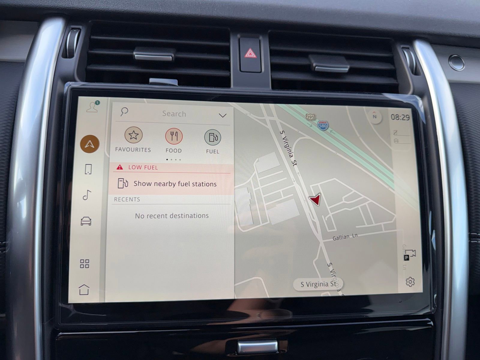 New 2026 Land Rover Discovery Dynamic SE image 18