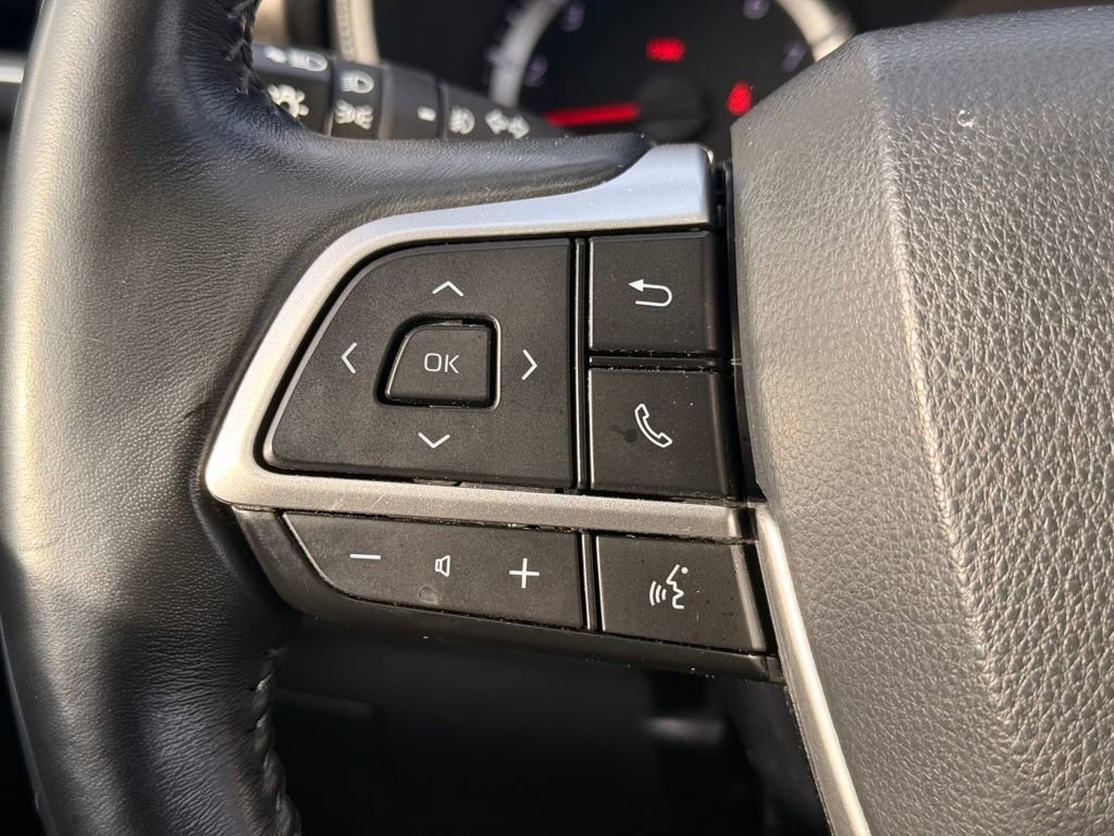 Used 2022 Toyota Highlander LE image 27