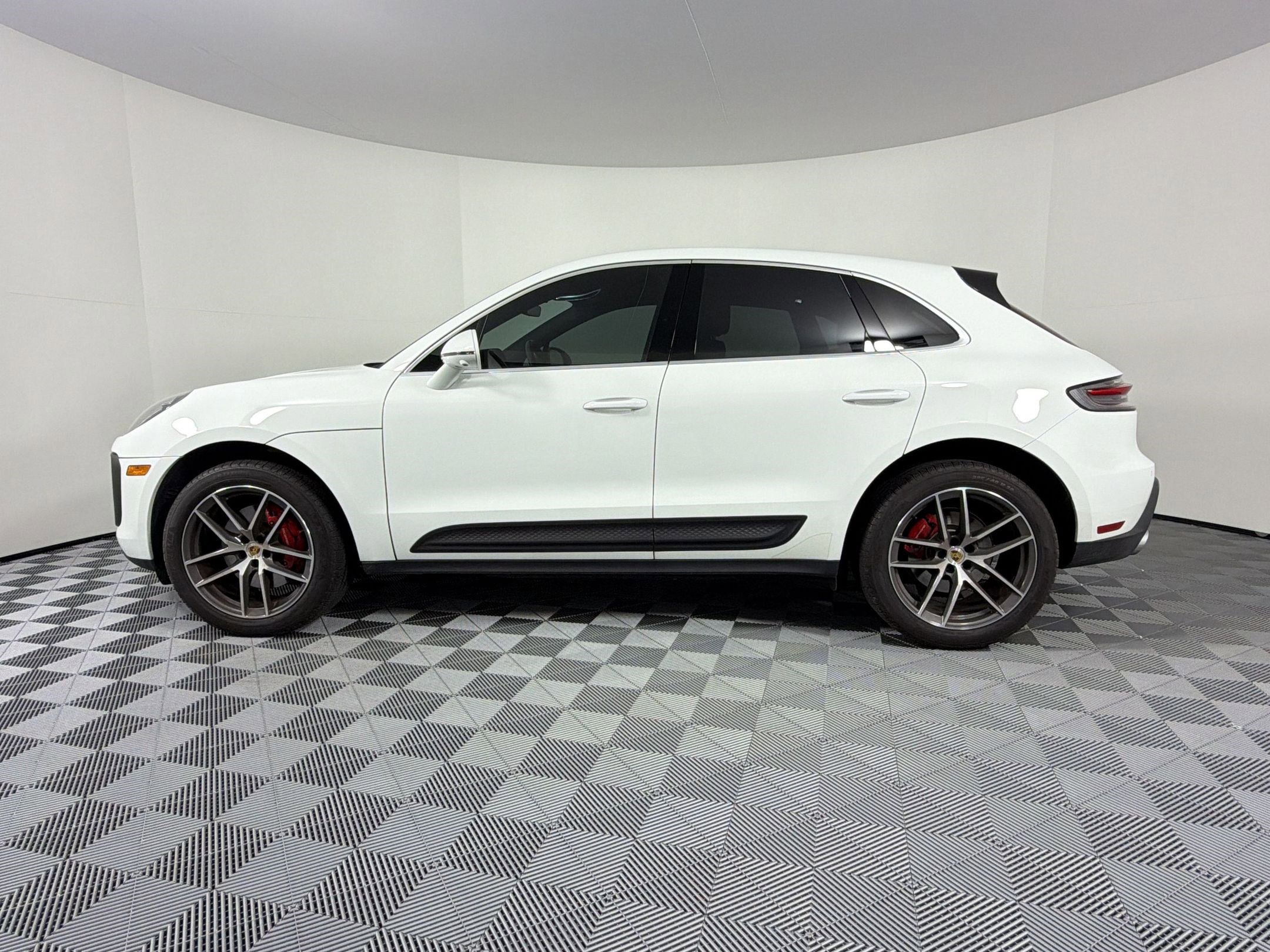 Certified 2022 Porsche Macan S image 2