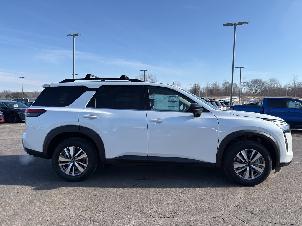 New 2026 Nissan Pathfinder SL image 4