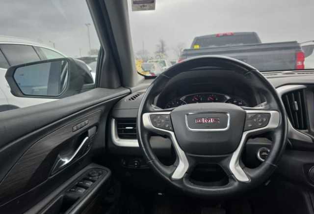 Used 2023 GMC Terrain SLT w/ Elevation Edition image 3