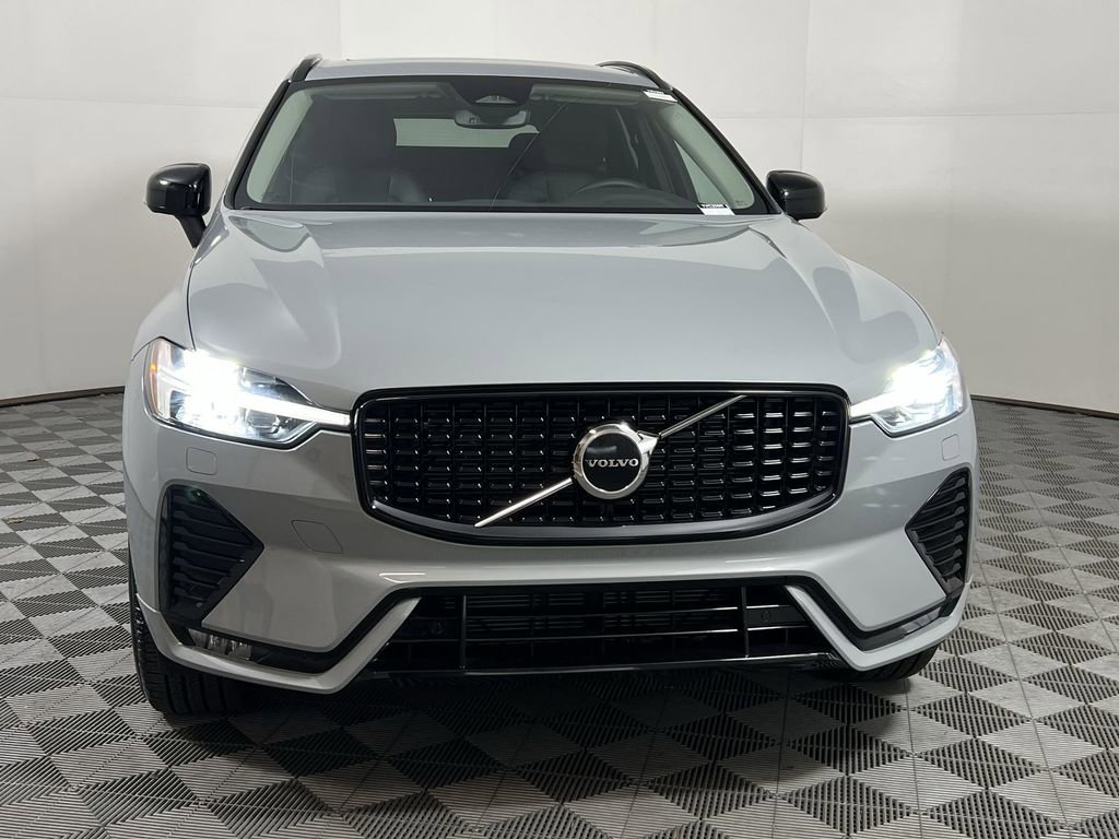 Certified 2025 Volvo XC60 B5 Core w/ Climate Package image 4