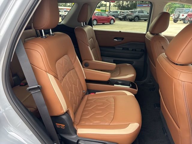 New 2026 Nissan Pathfinder Platinum AWD/4WD image 18