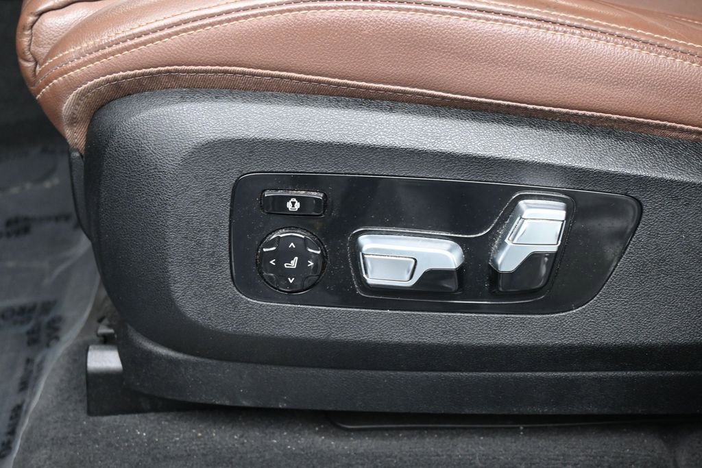 Used 2020 BMW X7 xDrive40i w/ Premium Package AWD/4WD image 12