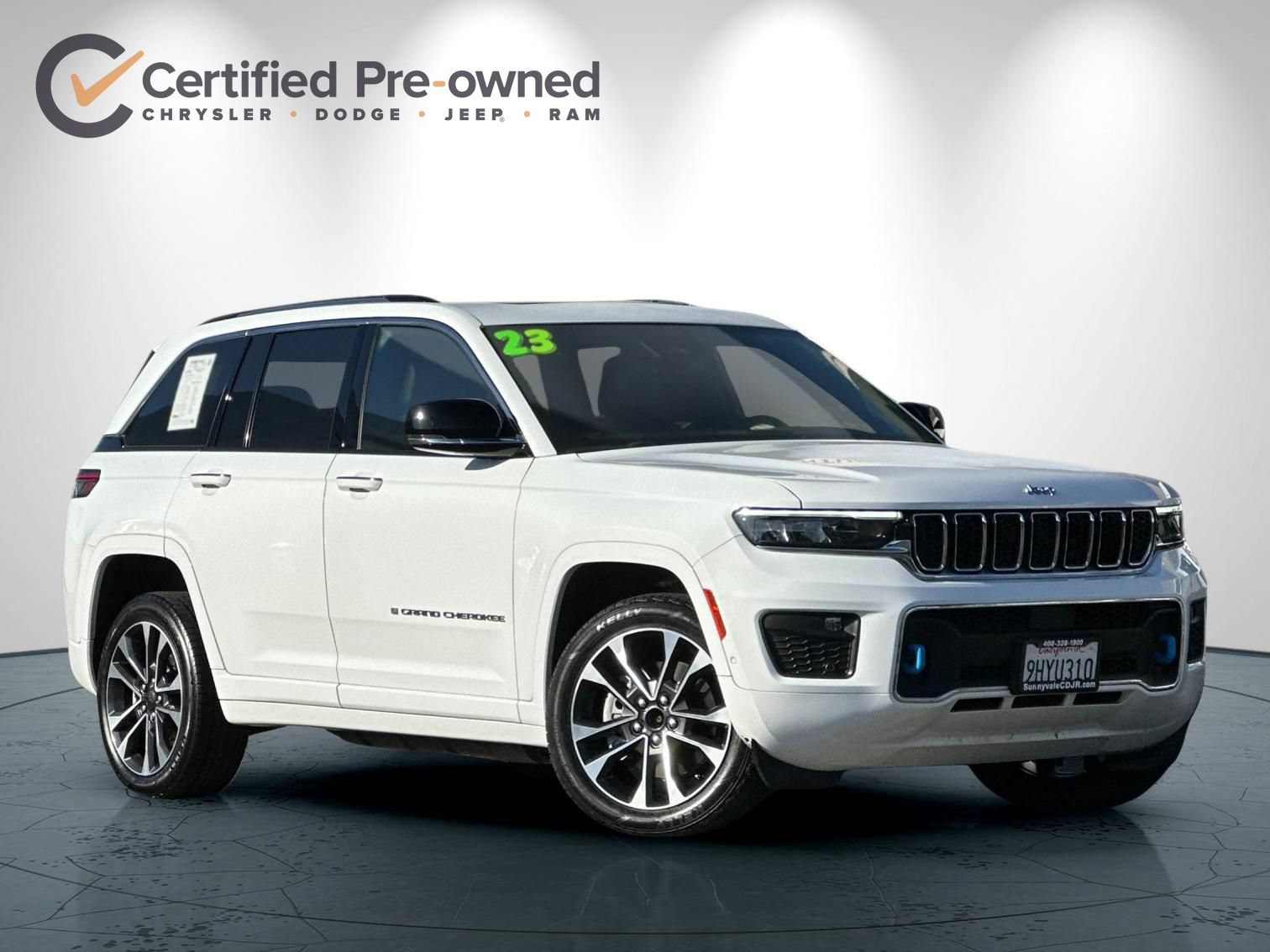 Used 2023 Jeep Grand Cherokee Overland AWD/4WD image 2