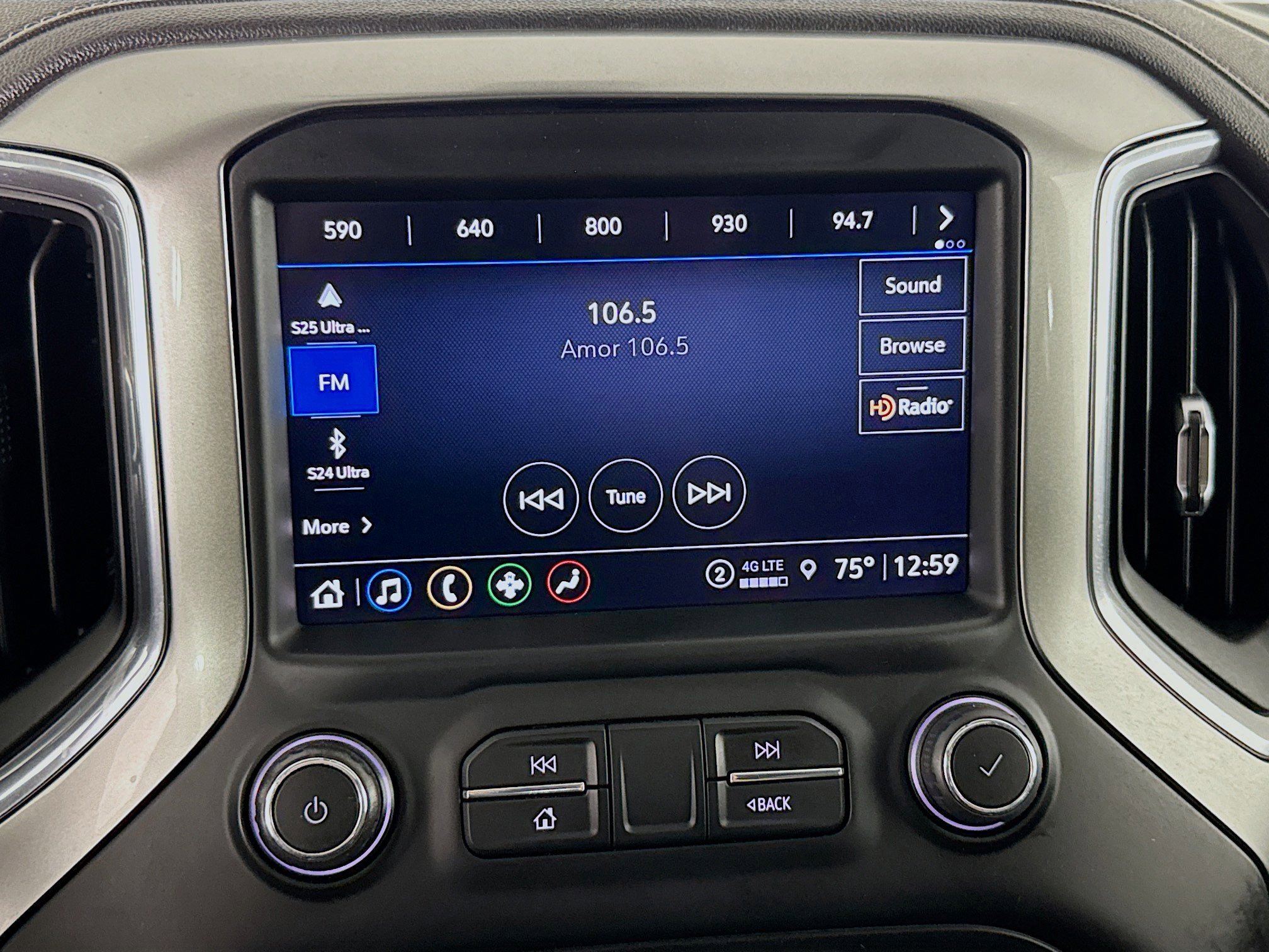 Used 2021 Chevrolet Silverado 2500 LTZ w/ LTZ Convenience Package image 17