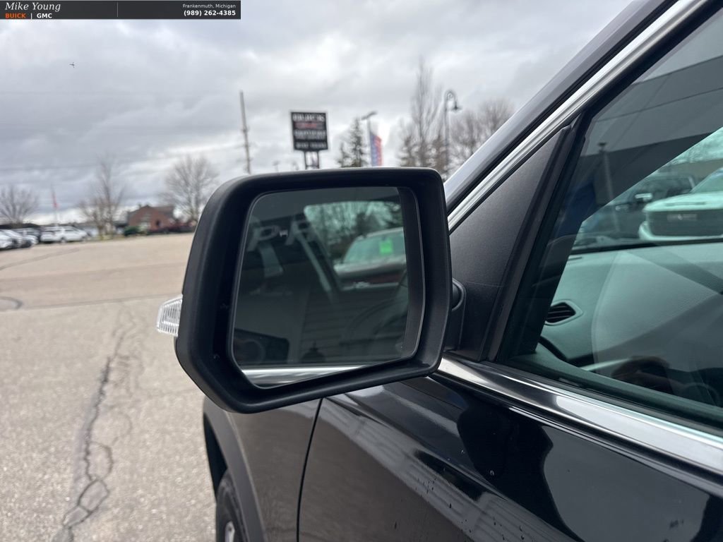 Used 2023 GMC Acadia SLE FWD image 11