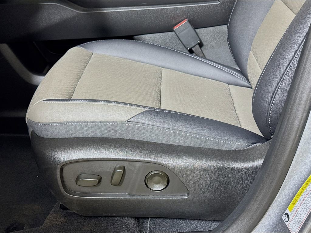 Certified 2025 Chevrolet Equinox LT w/ Convenience Package II image 18