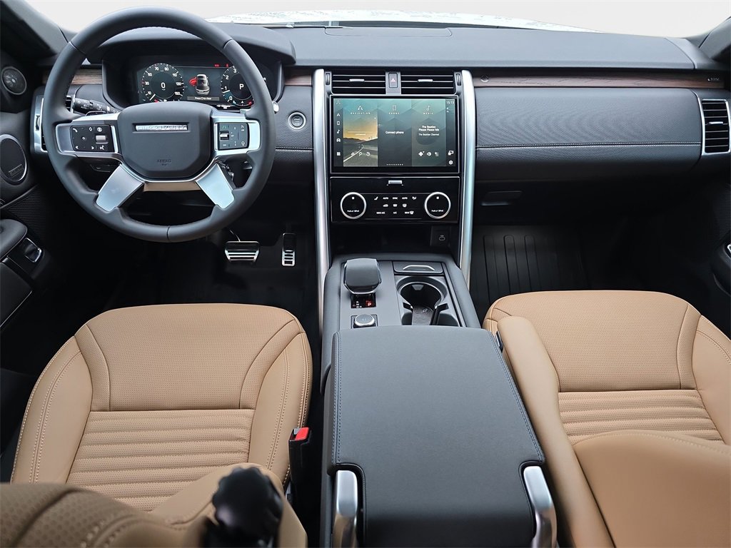 New 2025 Land Rover Discovery Dynamic SE image 9
