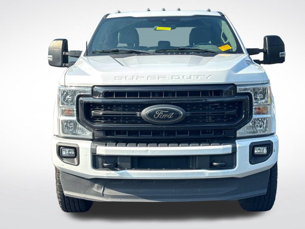 Used 2022 Ford F250 XLT w/ Black Appearance Package AWD/4WD image 3