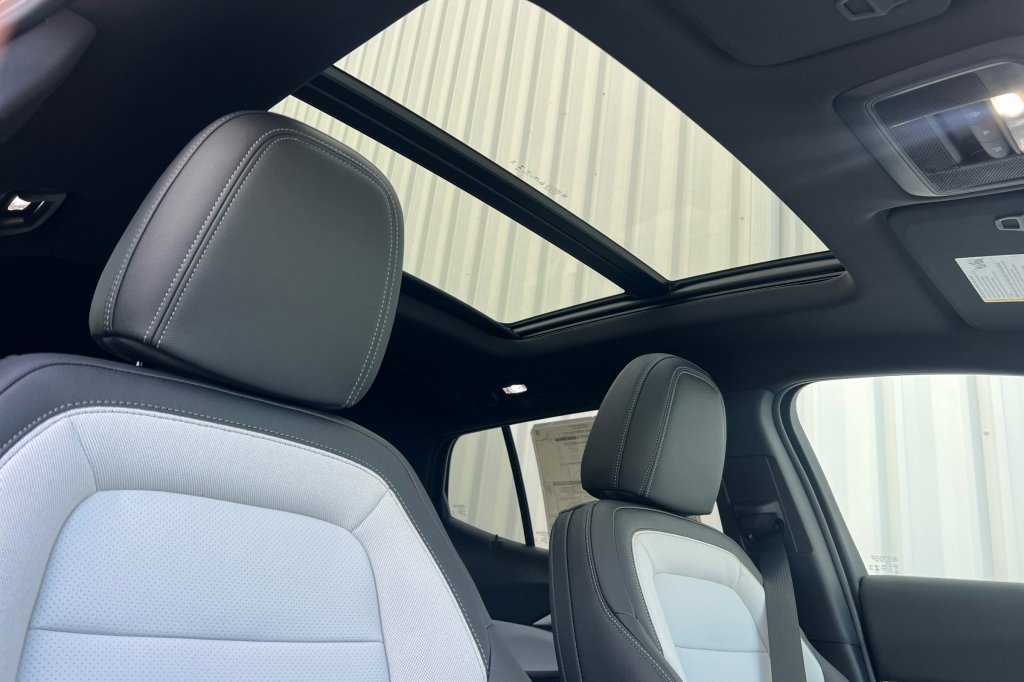 New 2026 Chevrolet Equinox EV LT image 14