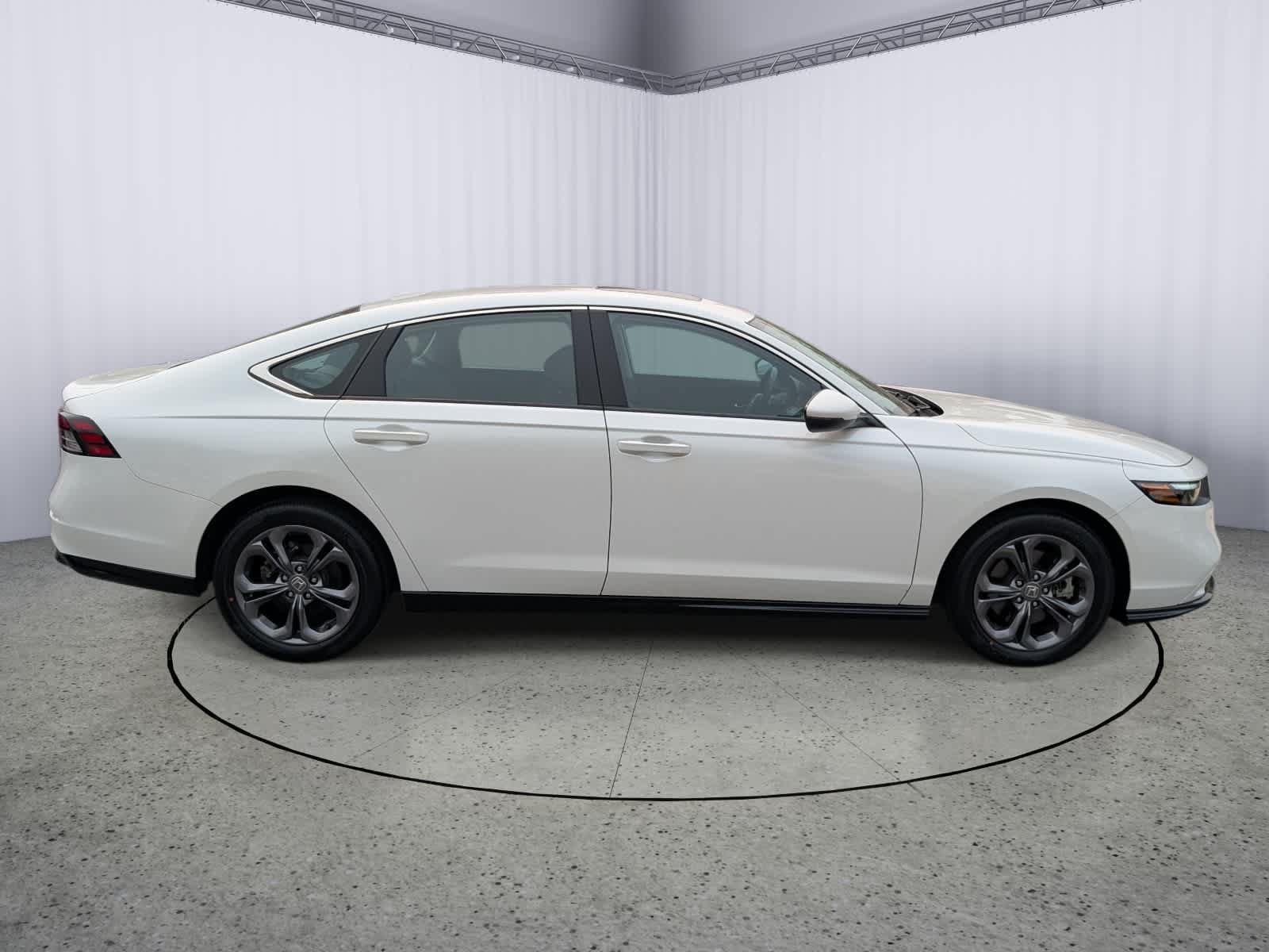 Certified 2025 Honda Accord EX-L image 2
