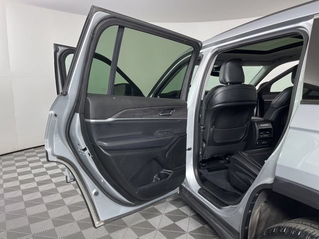 Used 2023 Jeep Grand Cherokee L Limited AWD/4WD image 43