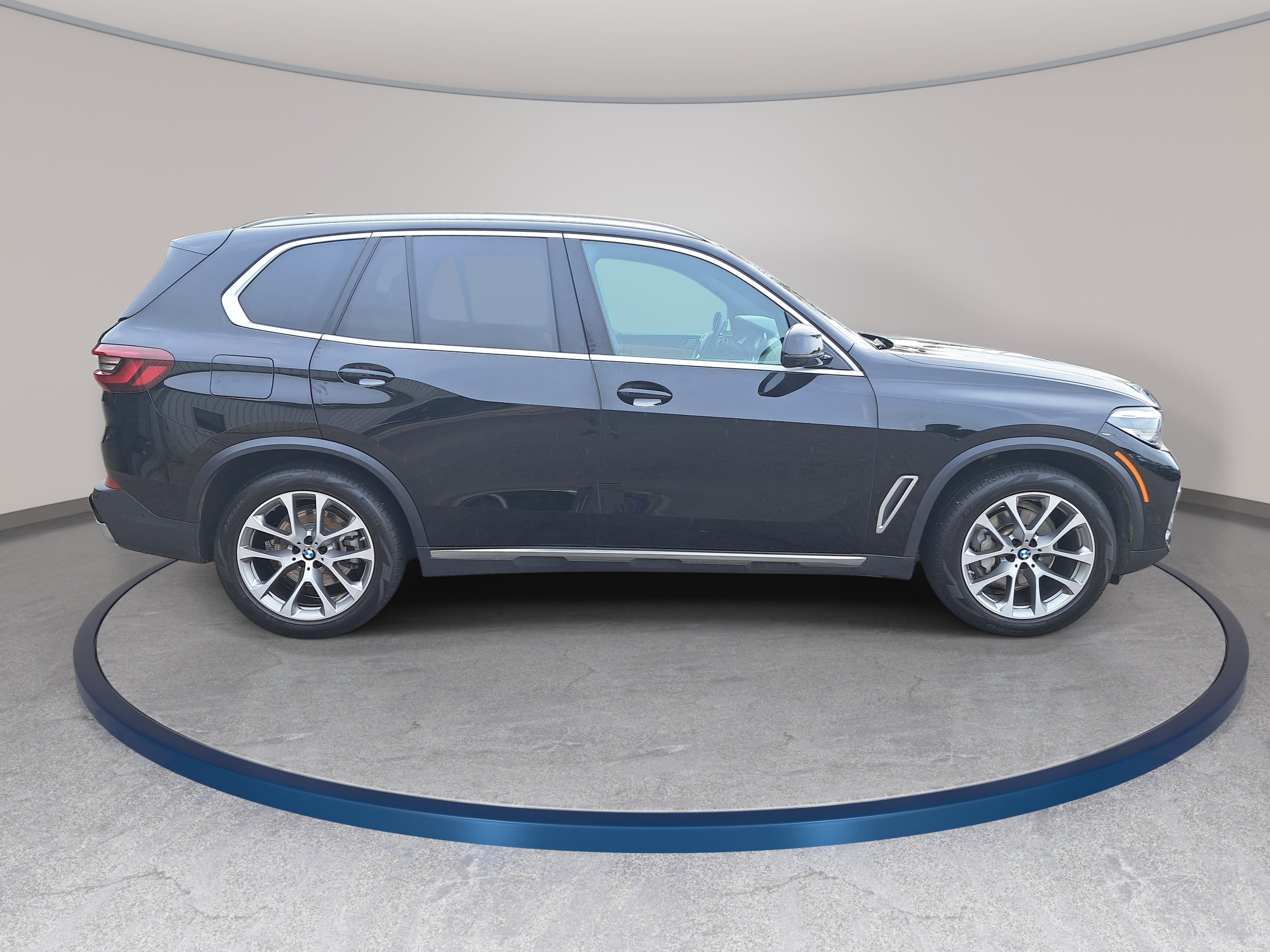 Used 2022 BMW X5 xDrive40i w/ Premium Package AWD/4WD image 4