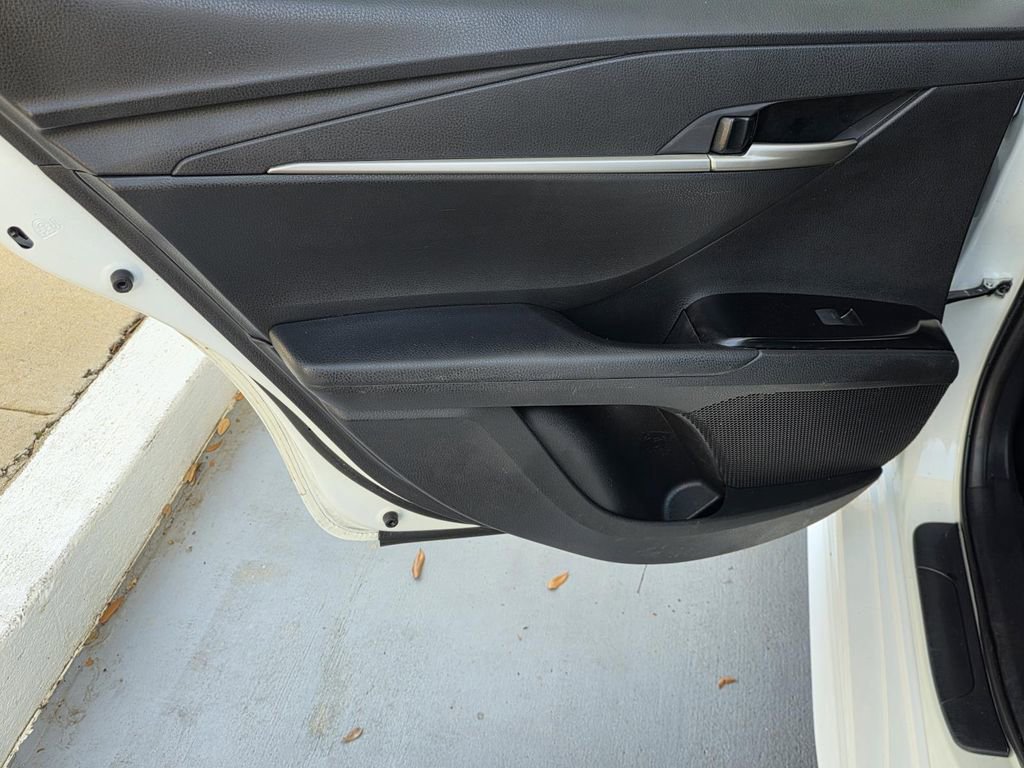 Used 2025 Toyota Camry SE FWD image 31