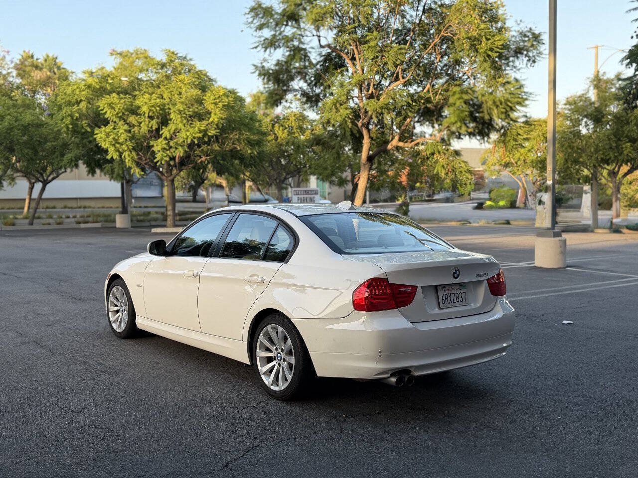Used 2011 BMW 328i Sedan RWD image 3