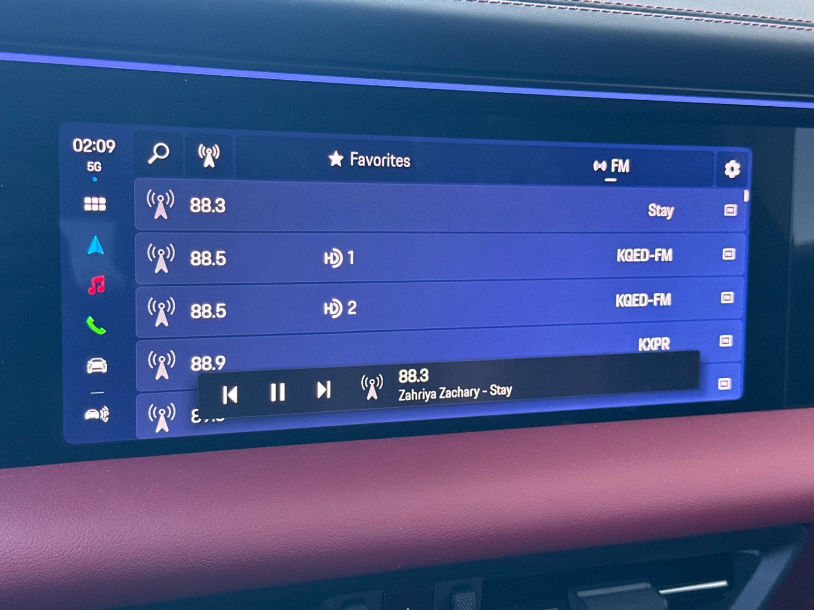 Certified 2025 Porsche Macan 4 Electric AWD/4WD image 17