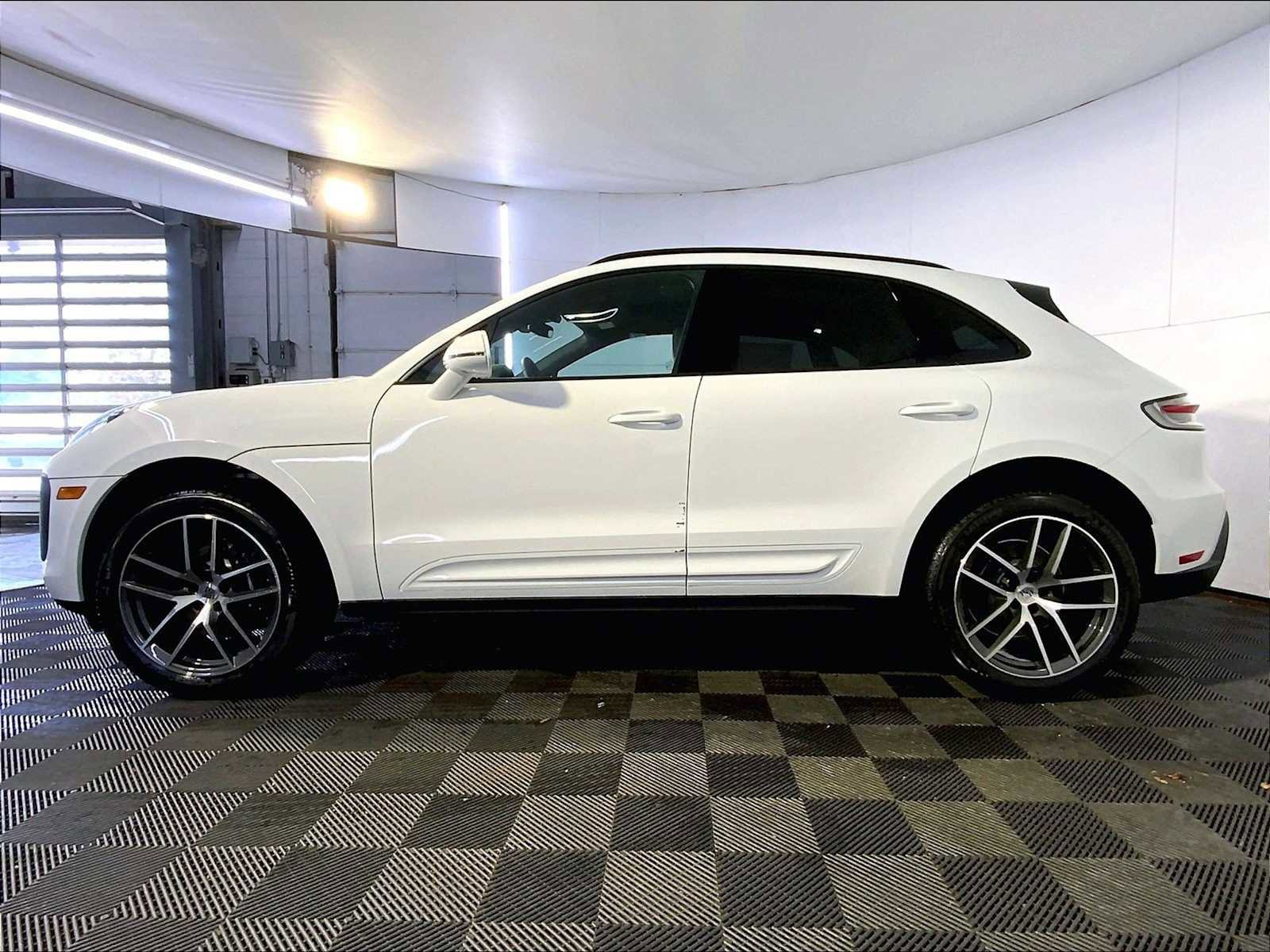 New 2026 Porsche Macan AWD/4WD image 2