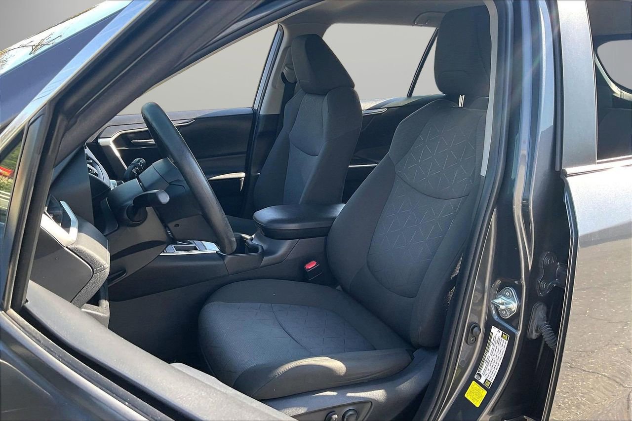 Used 2022 Toyota RAV4 XLE image 21