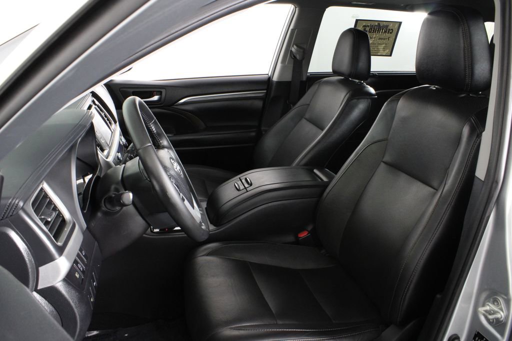 Used 2019 Toyota Highlander Limited image 21