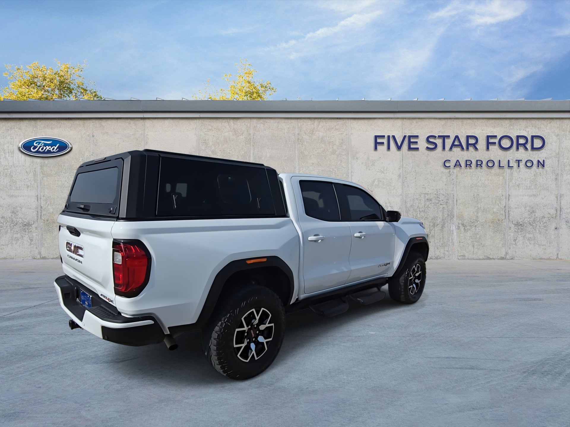 Used 2024 GMC Canyon AT4X image 9