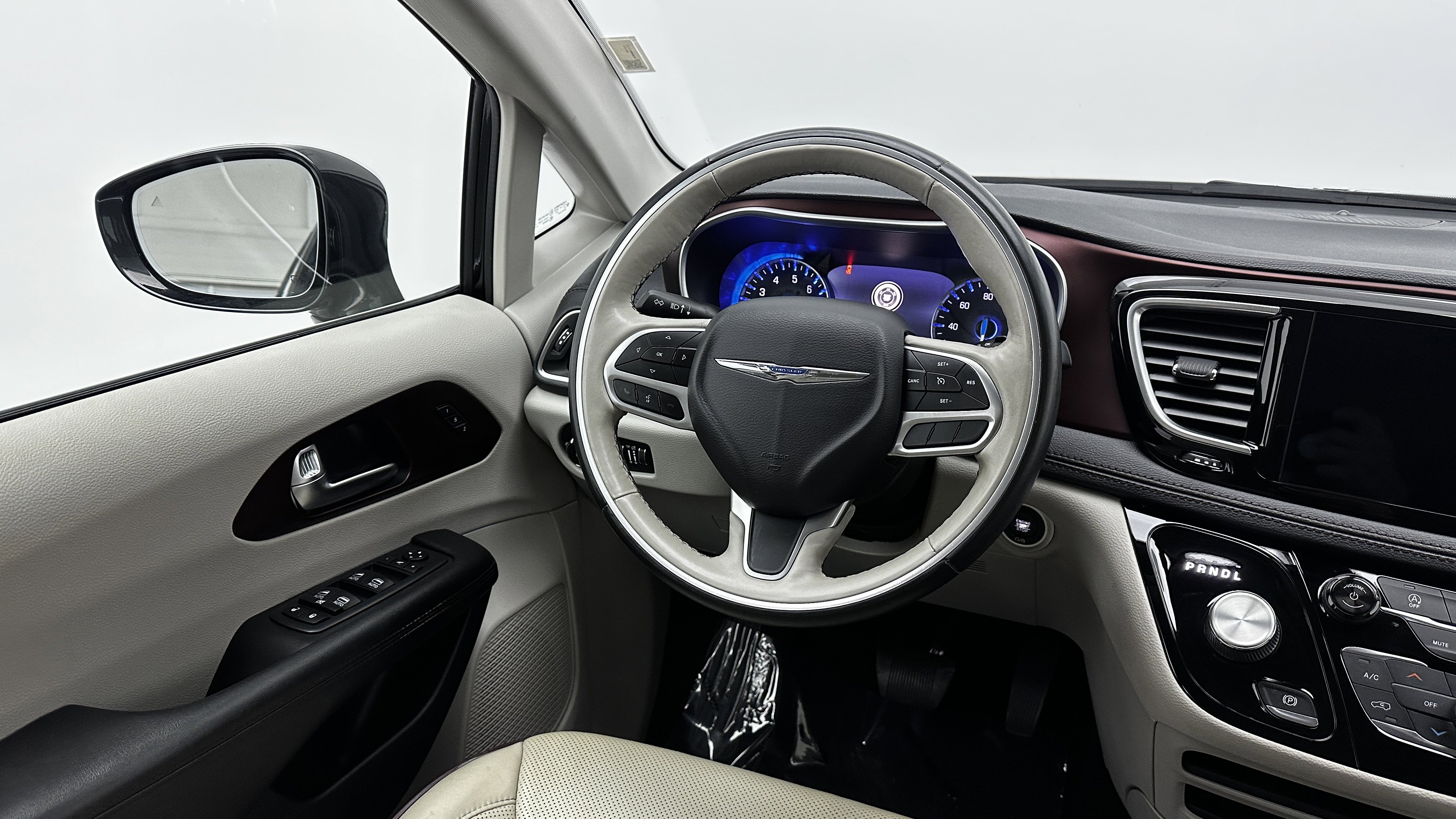 Used 2019 Chrysler Pacifica Limited image 28