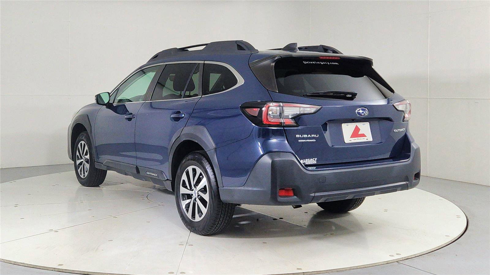 Used 2023 Subaru Outback Premium image 5