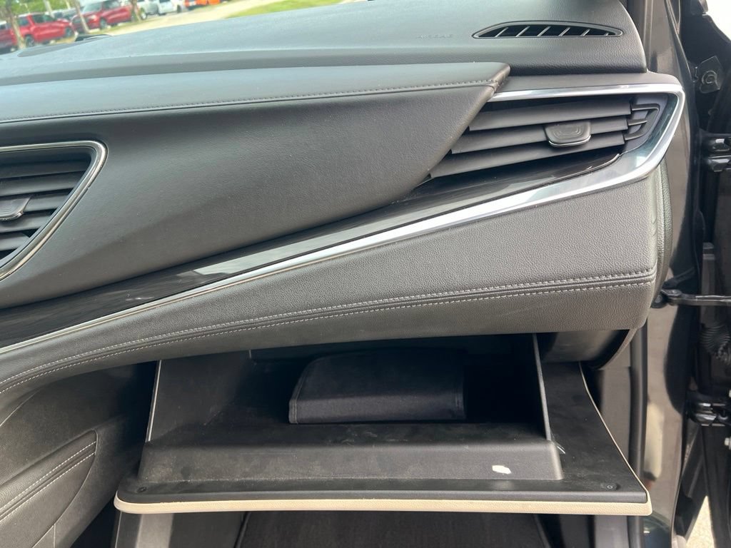 Used 2020 Buick Enclave Essence FWD image 12