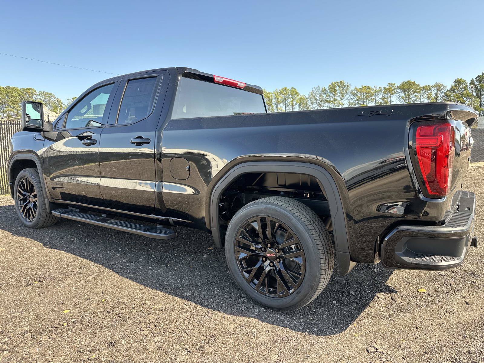 New 2026 GMC Sierra 1500 Elevation w/ LPO, Elevation Black Package AWD/4WD image 5