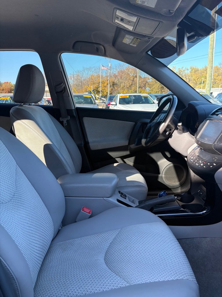 Used 2013 Toyota RAV4 EV FWD image 12