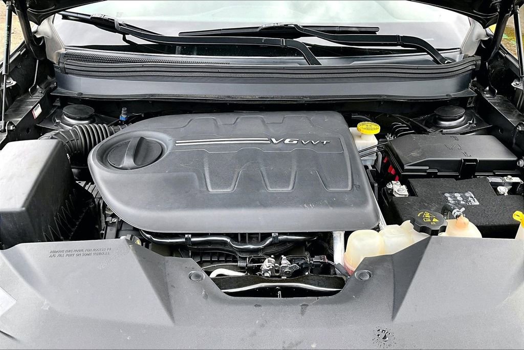 Used 2019 Jeep Cherokee Trailhawk w/ Cold Weather Group image 30