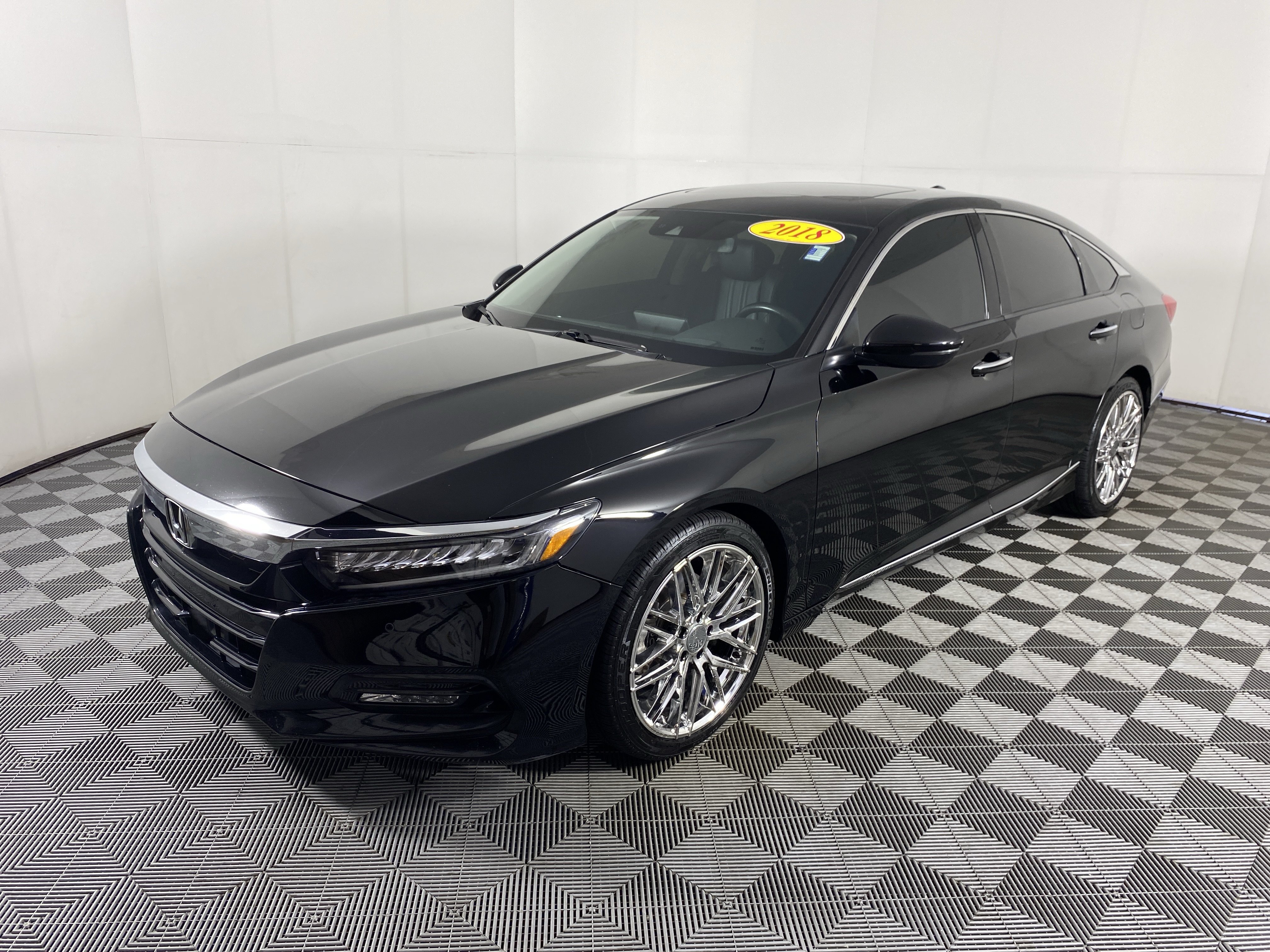 Used 2018 Honda Accord Touring image 12
