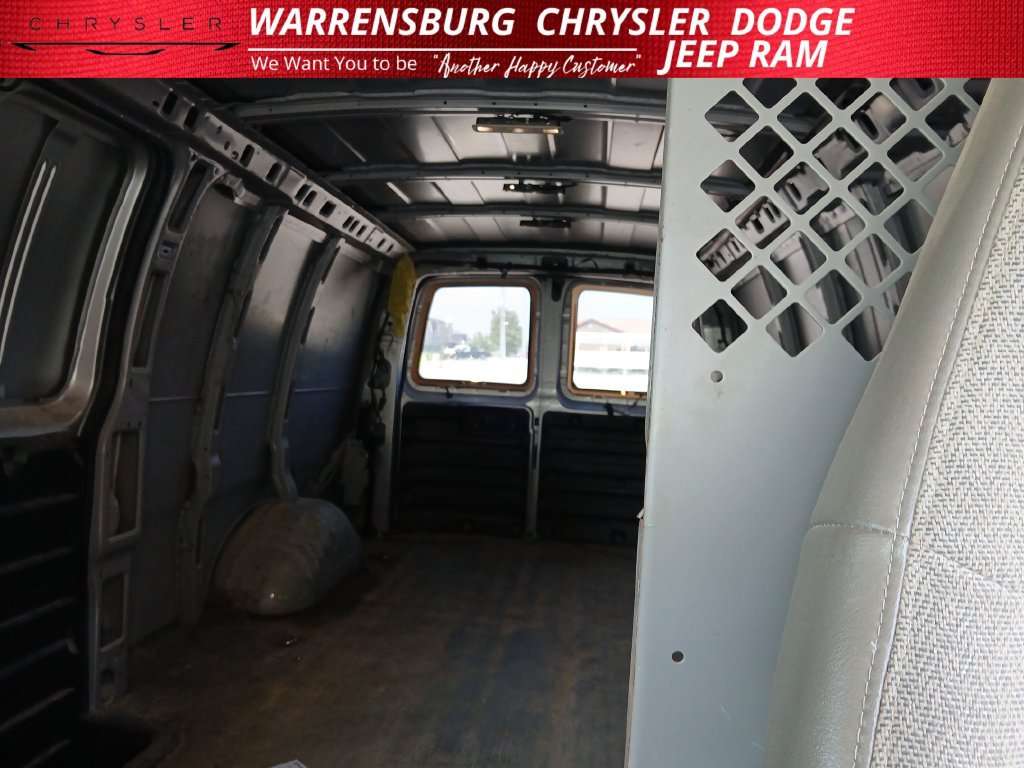 Used 2017 Chevrolet Express 2500 Extended RWD image 14