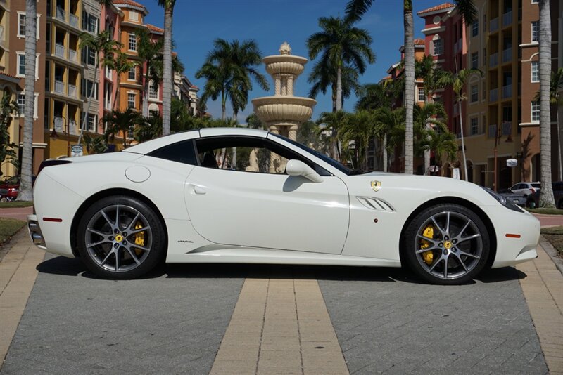 Used 2014 Ferrari California RWD image 3