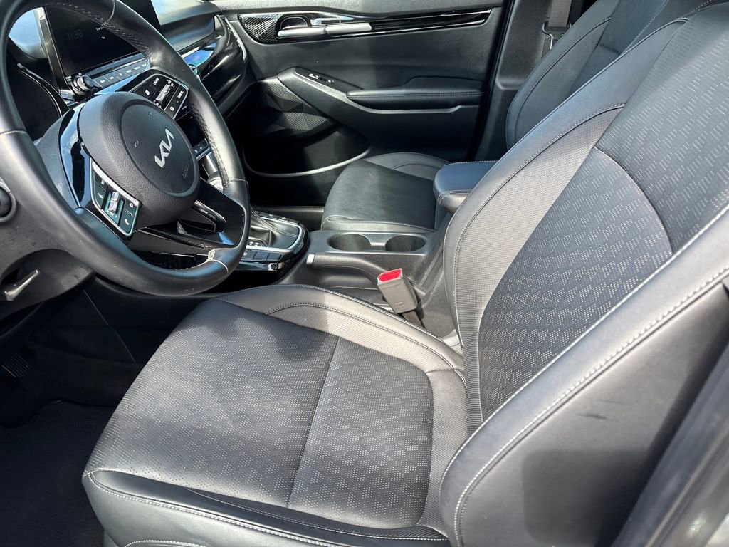 Used 2023 Kia Seltos EX image 9