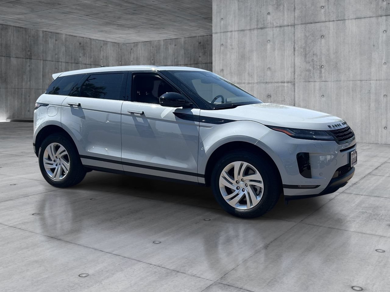 Used 2024 Land Rover Range Rover Evoque S AWD/4WD image 7