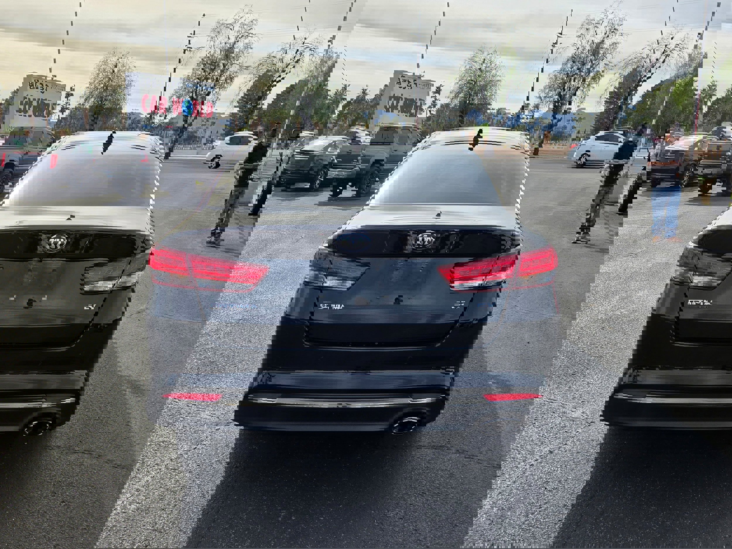 Used 2017 Kia Optima EX w/ Premium Package image 4