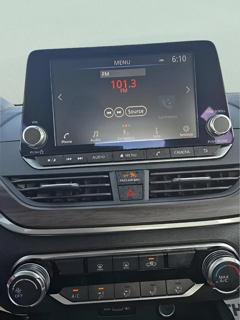 Used 2025 Nissan Altima 2.5 SV FWD image 15